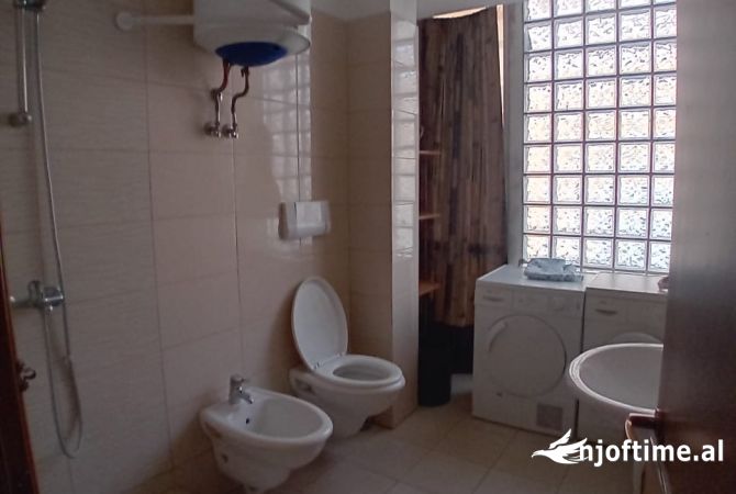 Shtepi me qera Apartament ne Tirane, 2+1, Mobilimi E mobiluar, Pagesa 400  Euro.