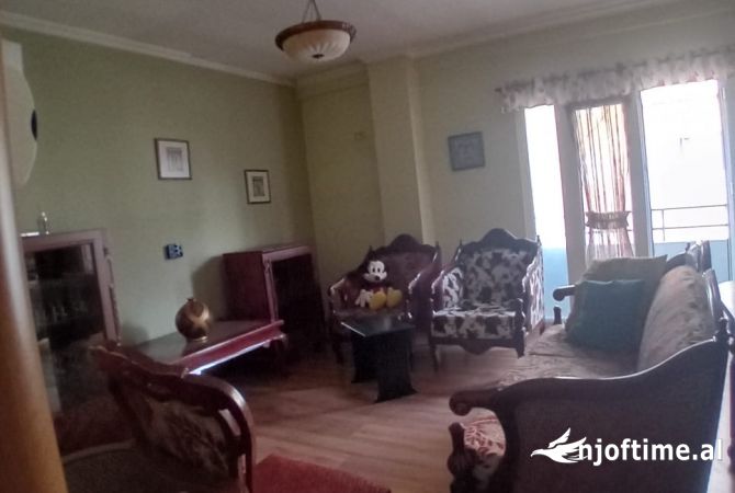Shtepi me qera Apartament ne Tirane, 2+1, Mobilimi E mobiluar, Pagesa 400  Euro.
