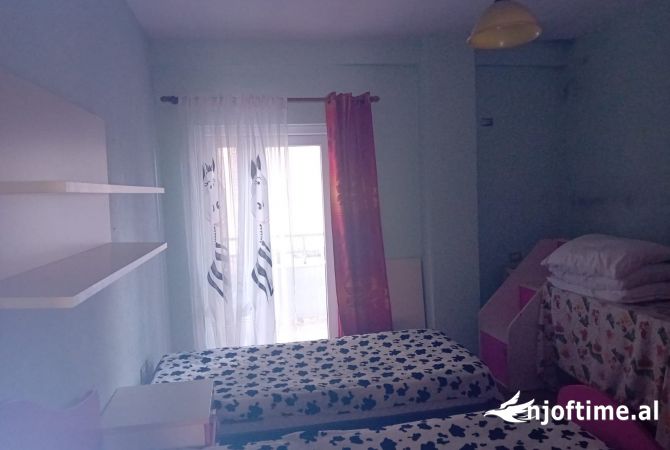 Shtepi me qera Apartament ne Tirane, 2+1, Mobilimi E mobiluar, Pagesa 400  Euro.