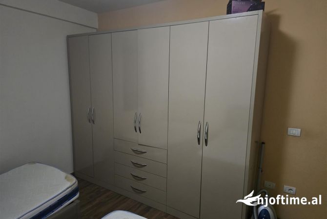 Shtepi me qera Apartament ne Tirane, 1+1, Mobilimi E mobiluar, Pagesa 40,000  Leke.