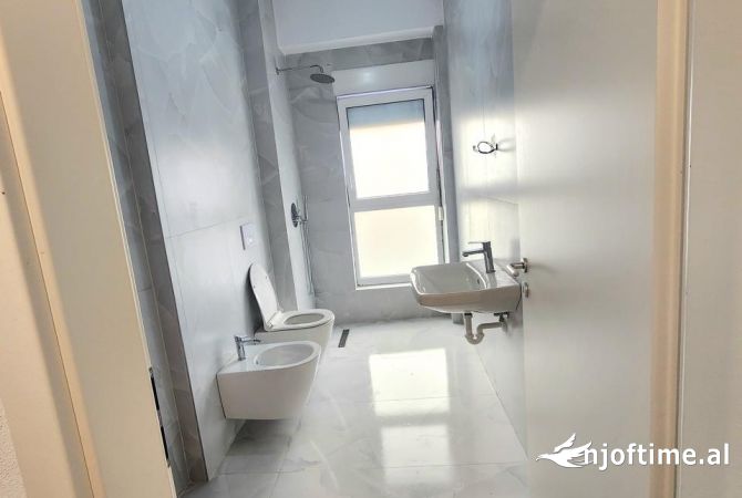 Shtepi me qera Apartament ne Tirane, 1+1, Mobilimi E mobiluar, Pagesa 36,000  Leke.