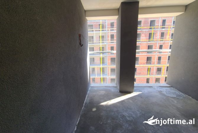 Shtepi ne shitje Apartament ne Tirane, 3+1, Mobilimi Bosh, pa mobiluar, Pagesa 115,000  Euro.