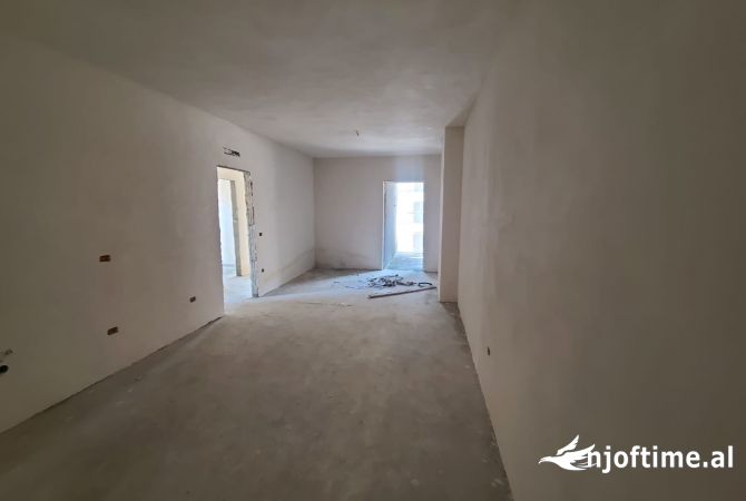 Shtepi ne shitje Apartament ne Tirane, 3+1, Mobilimi Bosh, pa mobiluar, Pagesa 115,000  Euro.