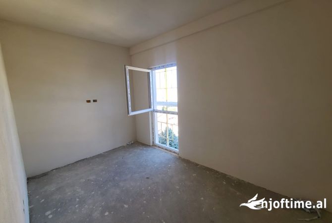 Shtepi ne shitje Apartament ne Tirane, 3+1, Mobilimi Bosh, pa mobiluar, Pagesa 115,000  Euro.