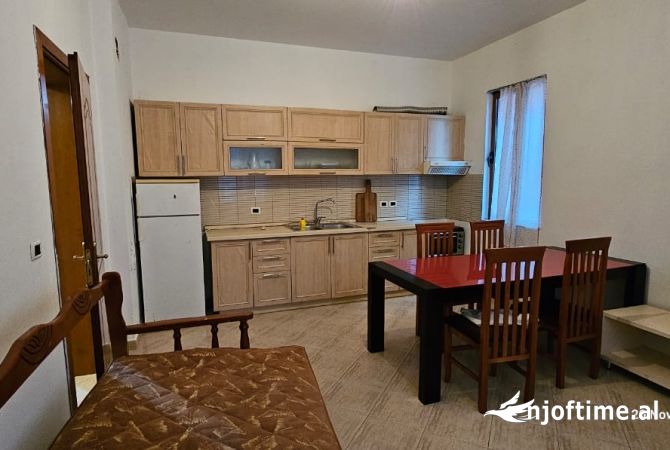 Shtepi me qera Shtepi Private ne Tirane, 2+1, Mobilimi E mobiluar, Pagesa 50,000  Leke.