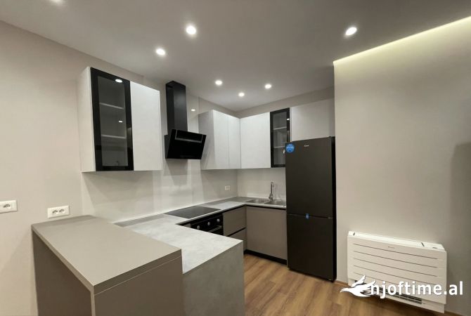 Shtepi me qera Apartament ne Tirane, 2+1, Mobilimi E mobiluar, Pagesa 830  Euro.