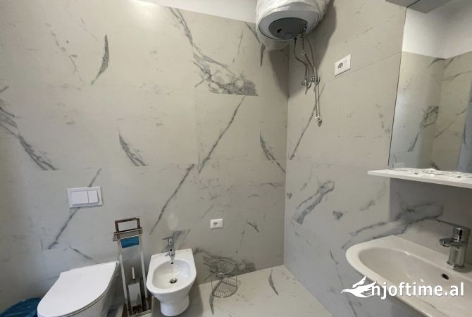 Shtepi me qera Apartament ne Tirane, 2+1, Mobilimi E mobiluar, Pagesa 830  Euro.
