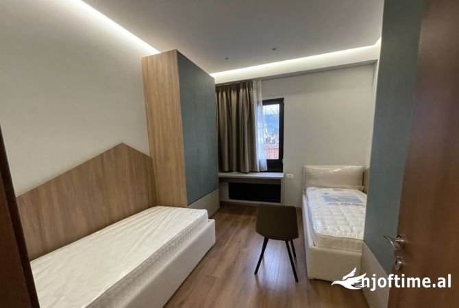Shtepi me qera Apartament ne Tirane, 2+1, Mobilimi E mobiluar, Pagesa 830  Euro.