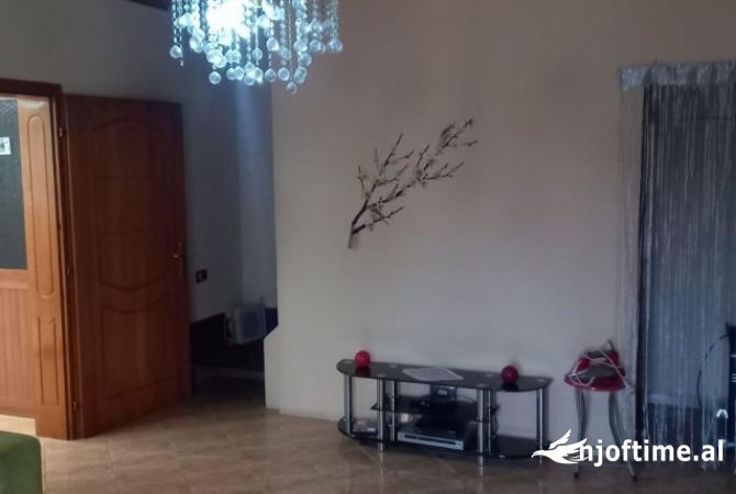 Shtepi me qera Shtepi Private ne Tirane, 2+1, Mobilimi E mobiluar, Pagesa 40,000  Leke.