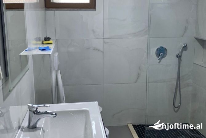 Shtepi me qera Shtepi Private ne Tirane, 1+1, Mobilimi E mobiluar, Pagesa 450  Euro.