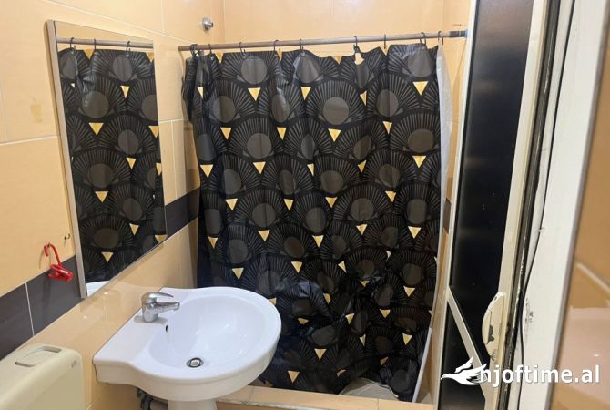 Shtepi me qera Shtepi Private ne Tirane, 1+1, Mobilimi E mobiluar, Pagesa 40,000  Leke.