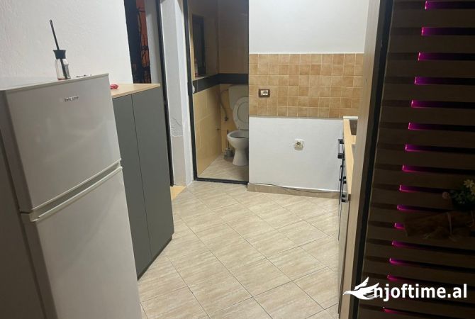 Shtepi me qera Shtepi Private ne Tirane, 1+1, Mobilimi E mobiluar, Pagesa 40,000  Leke.