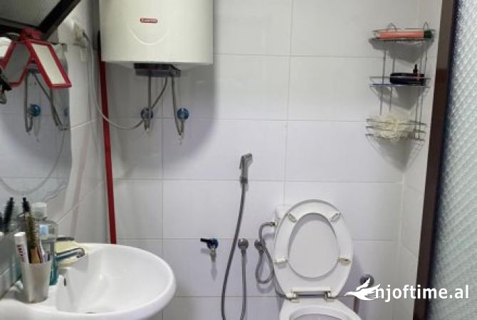 Shtepi me qera Shtepi Private ne Tirane, 1+1, Mobilimi E mobiluar, Pagesa 260  Euro.