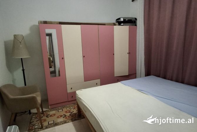 Shtepi me qera Shtepi Private ne Tirane, 1+1, Mobilimi E mobiluar, Pagesa 260  Euro.