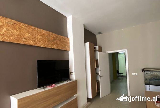 Ambient biznesi me qera 3+1 ne Tirane - 600 Euro