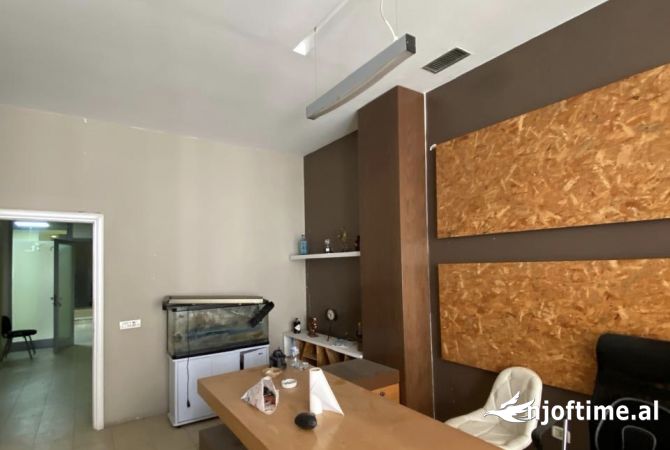 Ambient biznesi me qera 3+1 ne Tirane - 600 Euro