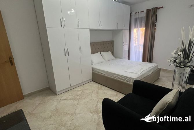 Shtepi me qera Apartament ne Tirane, Garsoniere, Mobilimi E mobiluar, Pagesa 500  Euro.