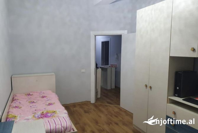 Shtepi ne shitje Apartament ne Tirane, 2+1, Mobilimi E mobiluar, Pagesa 150,000  Euro.