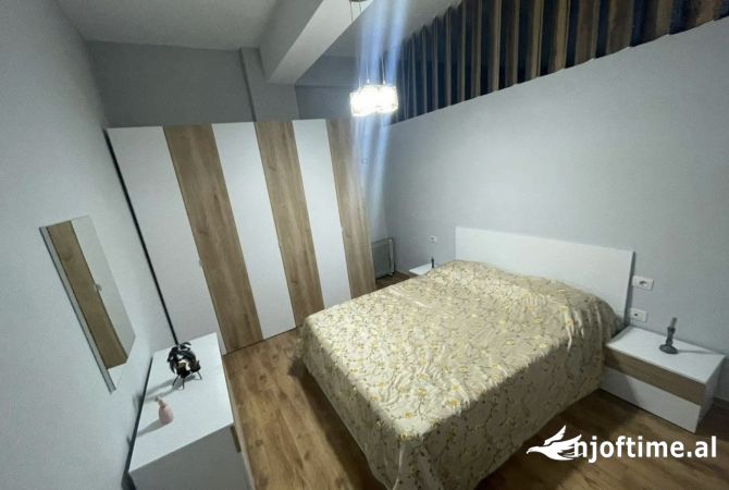 Shtepi ne shitje Apartament ne Tirane, 2+1, Mobilimi E mobiluar, Pagesa 150,000  Euro.