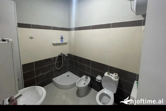 Shtepi ne shitje Apartament ne Tirane, 2+1, Mobilimi E mobiluar, Pagesa 150,000  Euro.