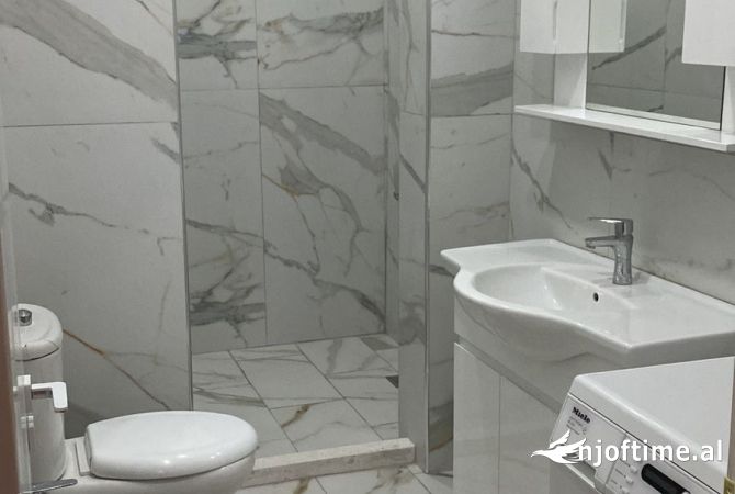 Shtepi me qera Shtepi Private ne Tirane, 1+1, Mobilimi E mobiluar, Pagesa 40,000  Leke.