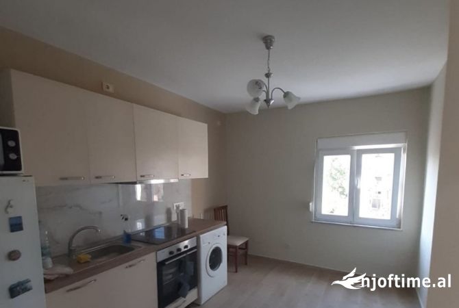 Shtepi me qera Apartament ne Tirane, 1+1, Mobilimi E mobiluar, Pagesa 430  Euro.