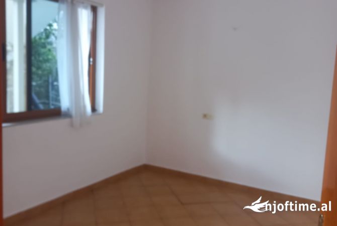 Shtepi me qera 2+1 ne Tirane - 40,000 Leke