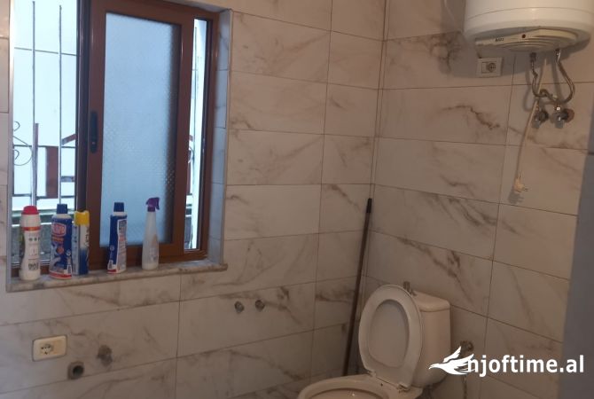 Shtepi me qera Shtepi Private ne Tirane, 2+1, Mobilimi Bosh, pa mobiluar, Pagesa 40,000  Leke.