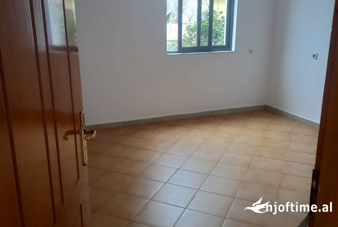 Shtepi me qera 2+1 ne Tirane - 40,000 Leke