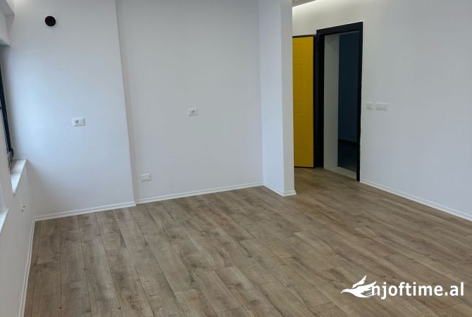 Shtepi ne shitje Apartament ne Tirane, 1+1, Mobilimi Bosh, pa mobiluar, Pagesa 140,000  Euro.