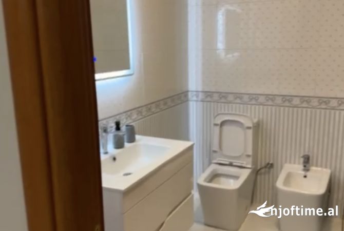 Shtepi me qera Apartament ne Tirane, 2+1, Mobilimi E mobiluar, Pagesa 70,000  Leke.