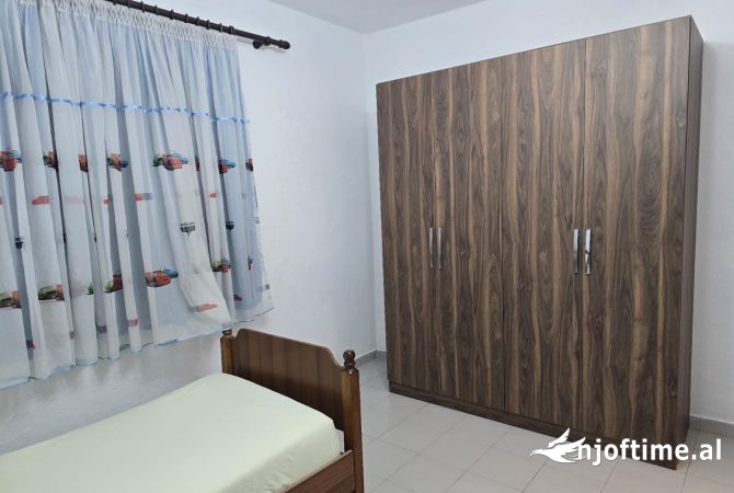 Shtepi me qera Shtepi Private ne Tirane, 2+1, Mobilimi E mobiluar, Pagesa 37,000  Leke.