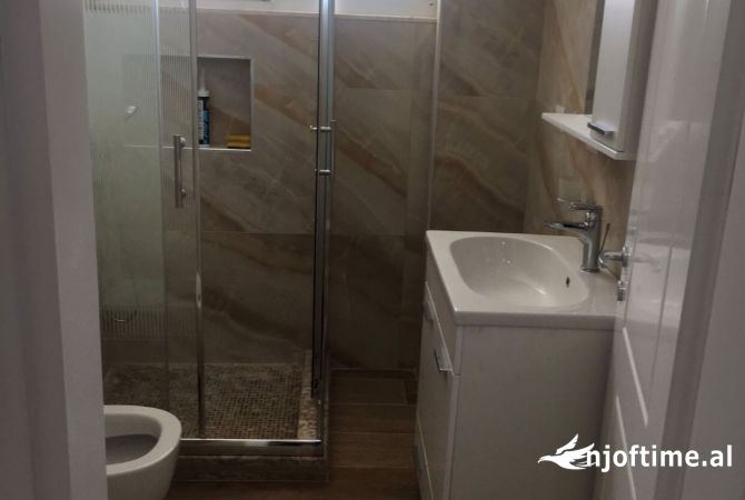 Shtepi me qera Apartament ne Tirane, 1+1, Mobilimi E mobiluar, Pagesa 500  Euro.