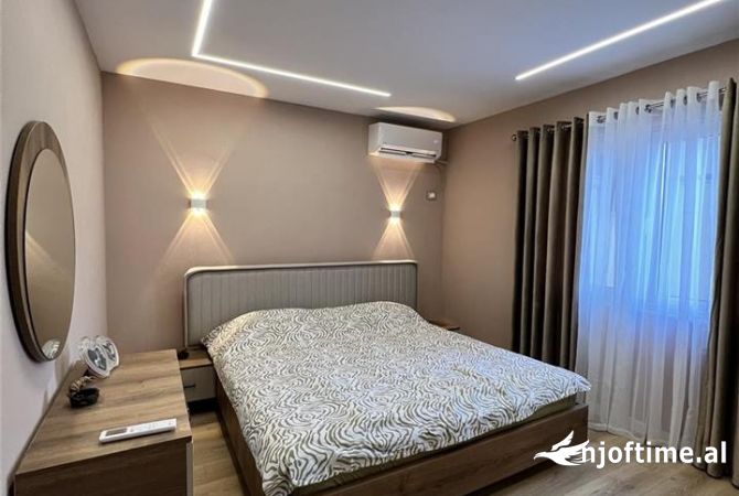 Shtepi me qera Apartament ne Tirane, 2+1, Mobilimi E mobiluar, Pagesa 80,000  Leke.