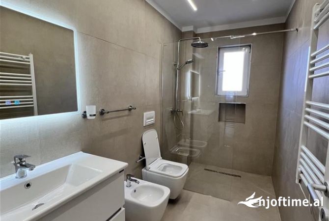 Shtepi me qera Apartament ne Tirane, 2+1, Mobilimi E mobiluar, Pagesa 80,000  Leke.