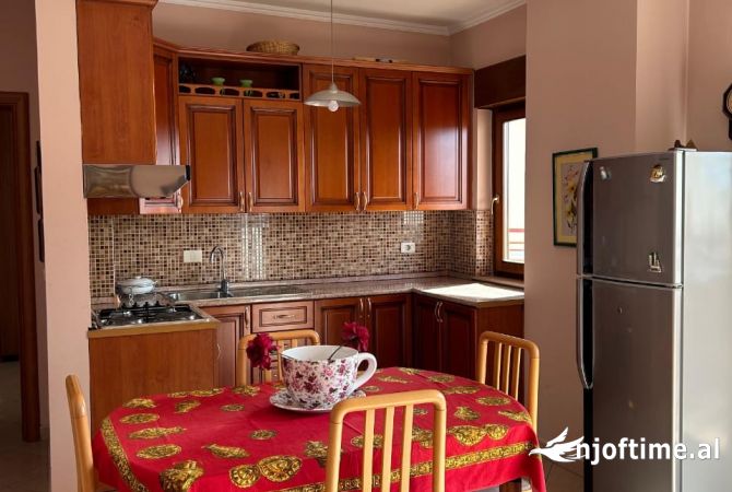 Shtepi me qera Apartament ne Tirane, 1+1, Mobilimi E mobiluar, Pagesa 700  Euro.