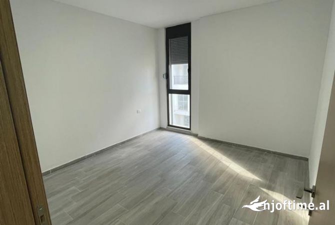 Shtepi me qera Apartament ne Tirane, 3+1, Mobilimi Bosh, pa mobiluar, Pagesa 45,000  Leke.