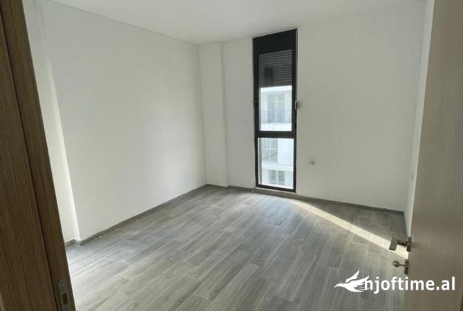 Shtepi me qera Apartament ne Tirane, 3+1, Mobilimi Bosh, pa mobiluar, Pagesa 45,000  Leke.