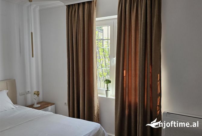 Shtepi me qera Apartament ne Tirane, 1+1, Mobilimi E mobiluar, Pagesa 60,000  Leke.