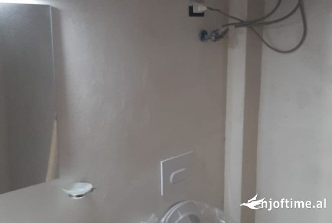 Shtepi me qera Shtepi Private ne Tirane, 2+1, Mobilimi Pjeserisht e mobiluar, Pagesa 35,000  Leke.