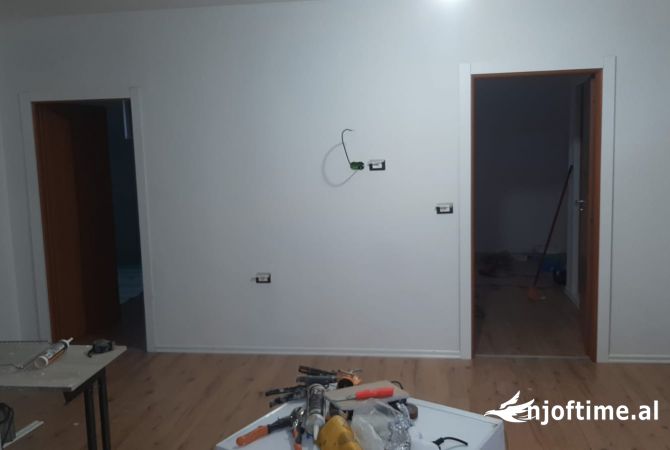 Shtepi me qera Shtepi Private ne Tirane, 2+1, Mobilimi Pjeserisht e mobiluar, Pagesa 35,000  Leke.