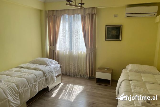 Shtepi me qera Apartament ne Tirane, 2+1, Mobilimi E mobiluar, Pagesa 1,000  Euro.