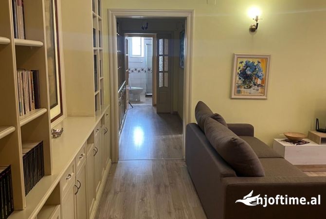 Shtepi me qera Apartament ne Tirane, 2+1, Mobilimi E mobiluar, Pagesa 1,000  Euro.