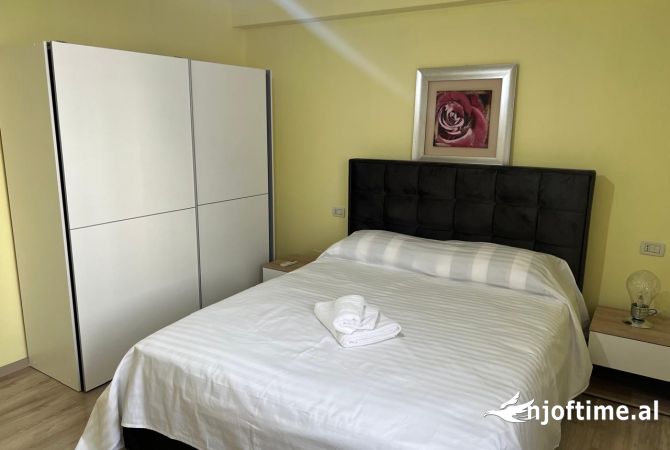 Shtepi me qera Apartament ne Tirane, 2+1, Mobilimi E mobiluar, Pagesa 1,000  Euro.