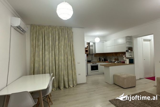 Shtepi me qera Apartament ne Tirane, 1+1, Mobilimi E mobiluar, Pagesa 470  Euro.