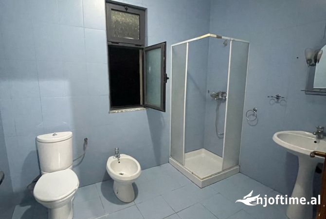 Shtepi me qera Shtepi Private ne Tirane, 2+1, Mobilimi Bosh, pa mobiluar, Pagesa 40,000  Leke.