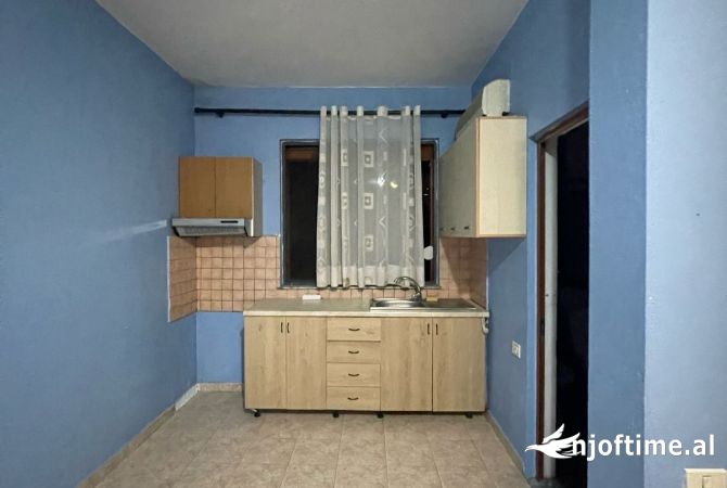 Shtepi me qera 2+1 ne Tirane - 40,000 Leke