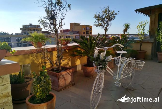 Shtepi me qera Apartament ne Tirane, 3+1, Mobilimi E mobiluar, Pagesa 900  Euro.