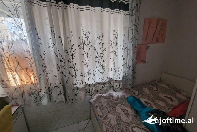 Shtepi ne shitje Apartament ne Tirane, 1+1, Mobilimi E mobiluar, Pagesa 126,000  Euro.