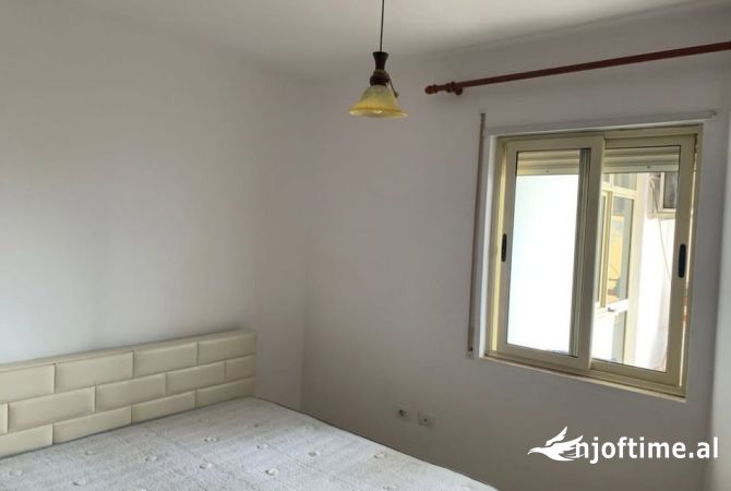Shtepi me qera Apartament ne Tirane, 1+1, Mobilimi E mobiluar, Pagesa 40,000  Leke.